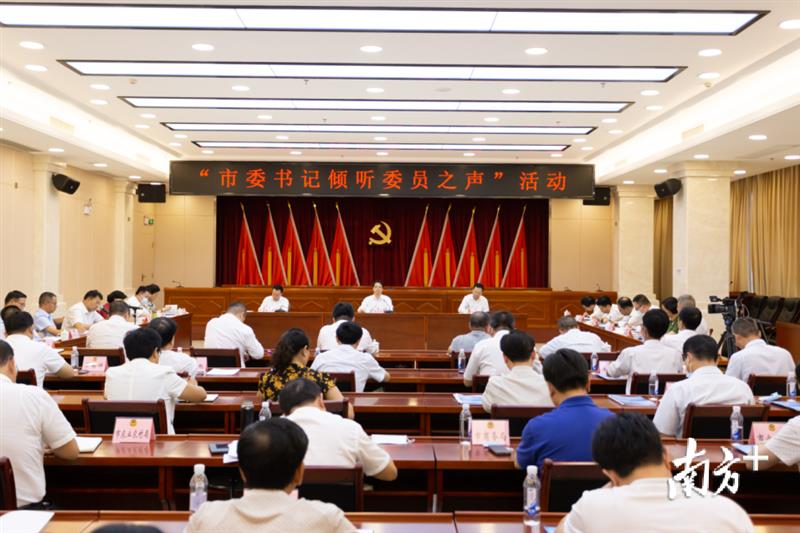 “市委書記傾聽委員之聲”活動。鄭志聰攝