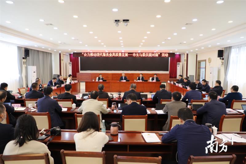 “市長與委員面對面”活動。孫實攝