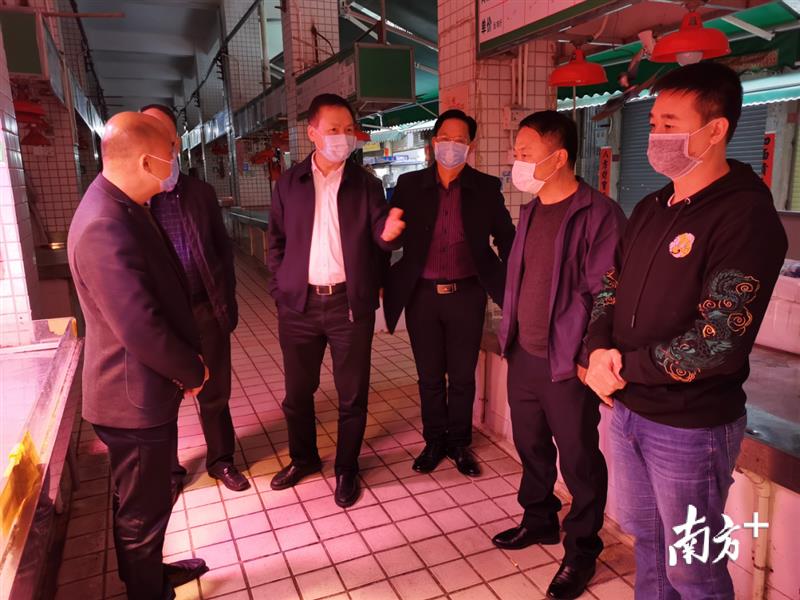 深入一線督導(dǎo)疫情防控措施落實情況。