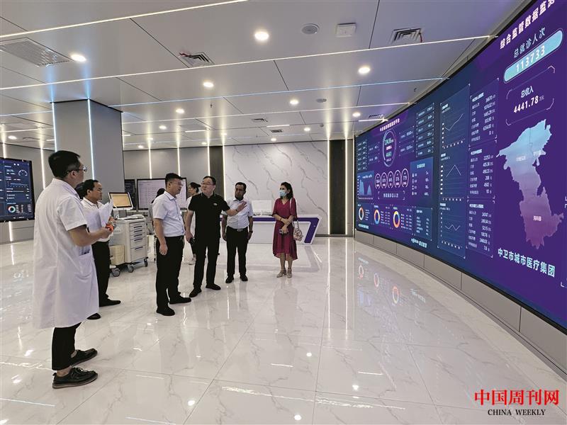 中衛(wèi)市人民醫(yī)院院長向市領導匯報工作情況.jpg