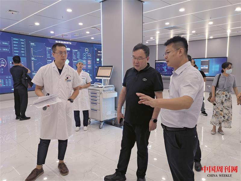 楊正權到人民醫(yī)院現(xiàn)場指導工作情況.jpg